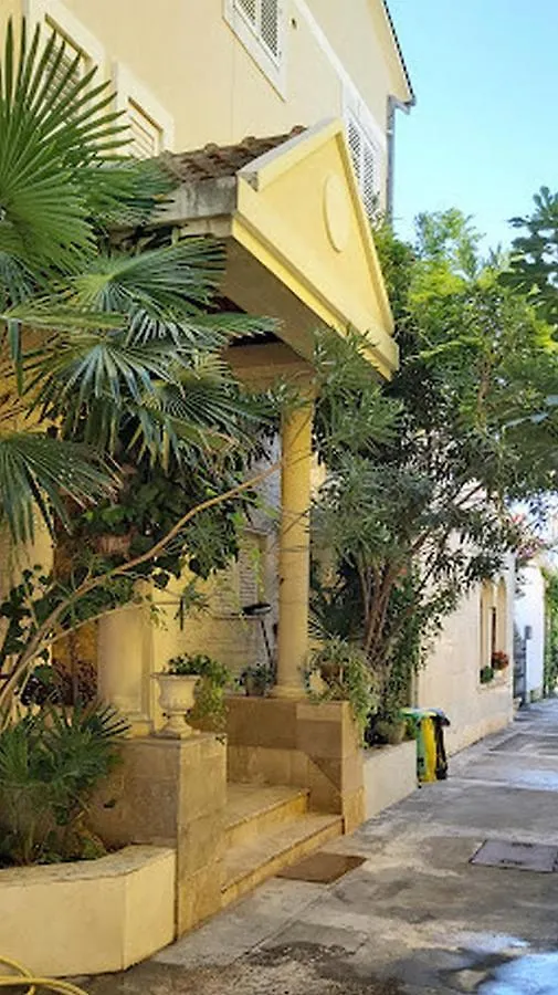 Rooms And Apartments Palma B&B Medulin Bed & Breakfast