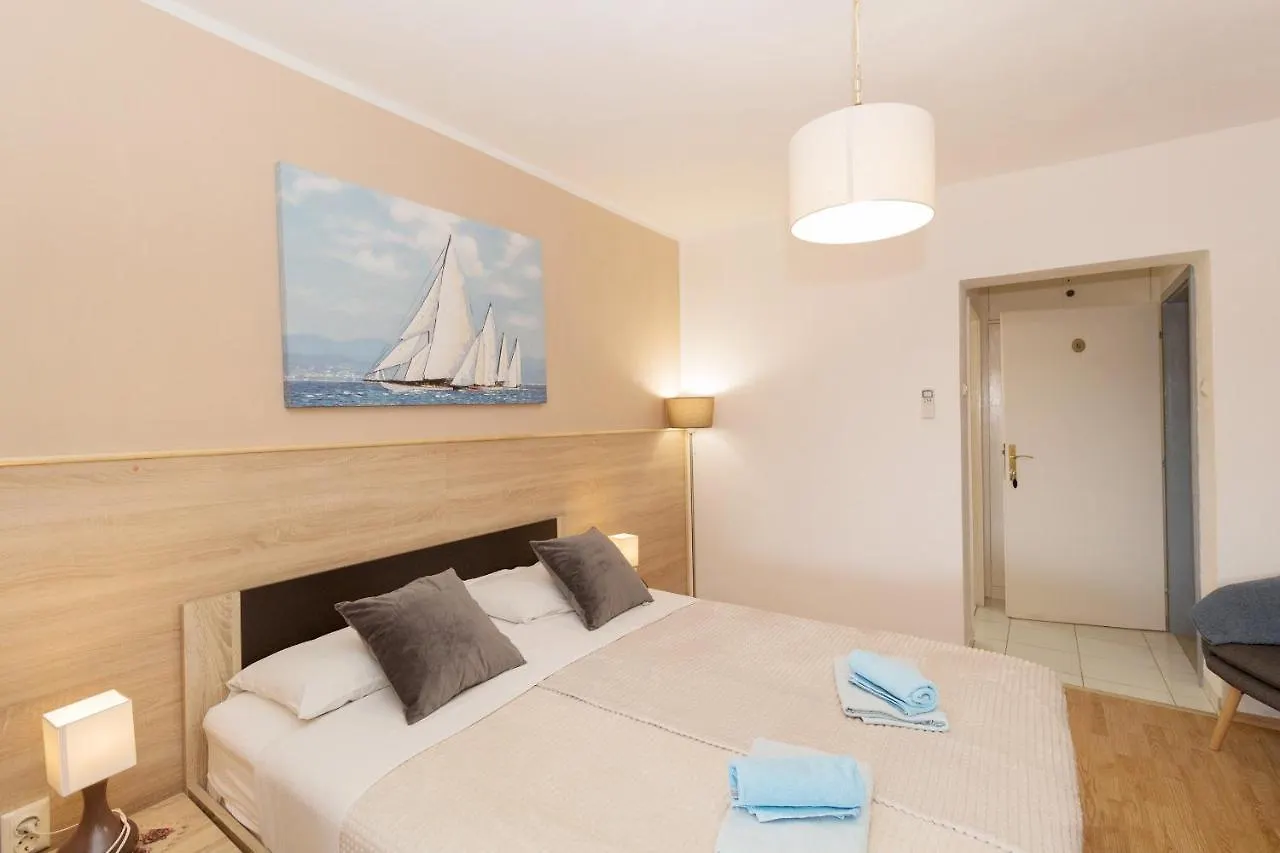 Rooms And Apartments Palma B&B 梅杜林