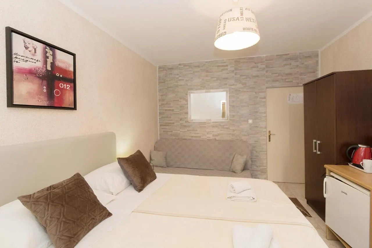 Rooms And Apartments Palma B&B 梅杜林