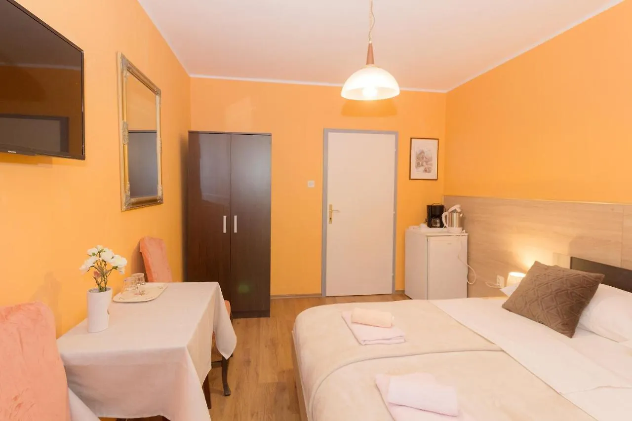 Rooms And Apartments Palma B&B 梅杜林 住宿加早餐酒店