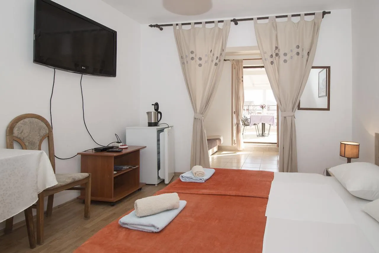 Rooms And Apartments Palma B&B Medulin Bed & Breakfast